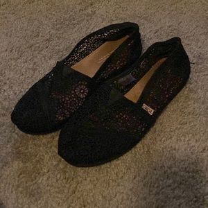 Black lace TOMS